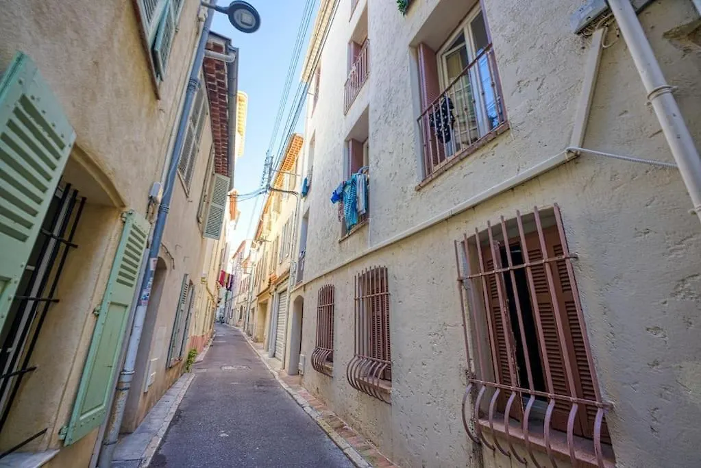 New - 1 Bed Apt Central Antibes